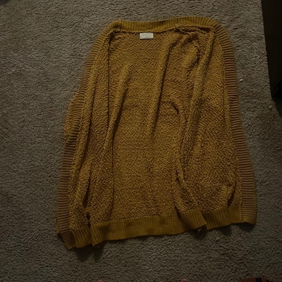 Yellow cardigan - Picture 1 of 2